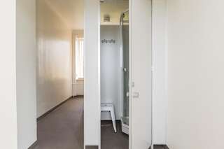 Хостелы EHE Hostel Таллин Двухместный номер с 1 кроватью или 2 отдельными кроватями, общая ванная комната-5